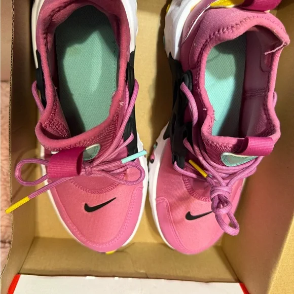 Nike Presto Kids Pink Sneakers size 3 - Picture 6 of 7